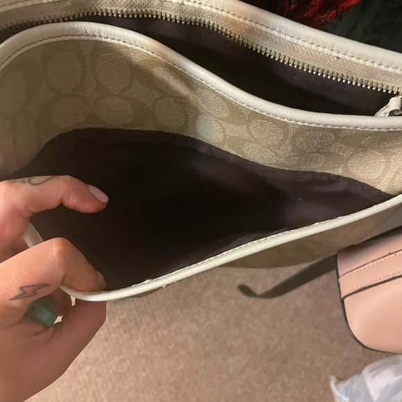 coach purse!! over the shoulder bag good condition - Picture 4 of 5
